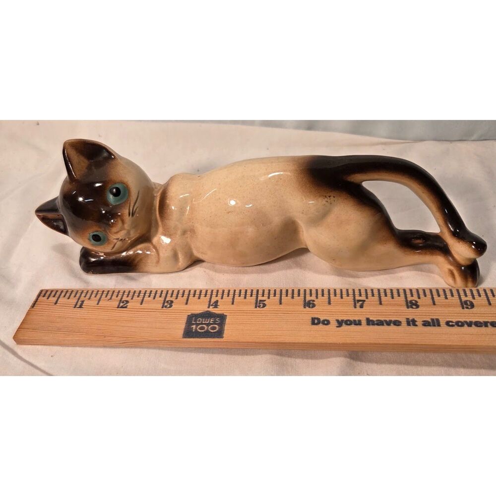 Vintage Mid Century Siamese Cat Ceramic Figurine Blue Eyes Reclining - Picture 4 of 5